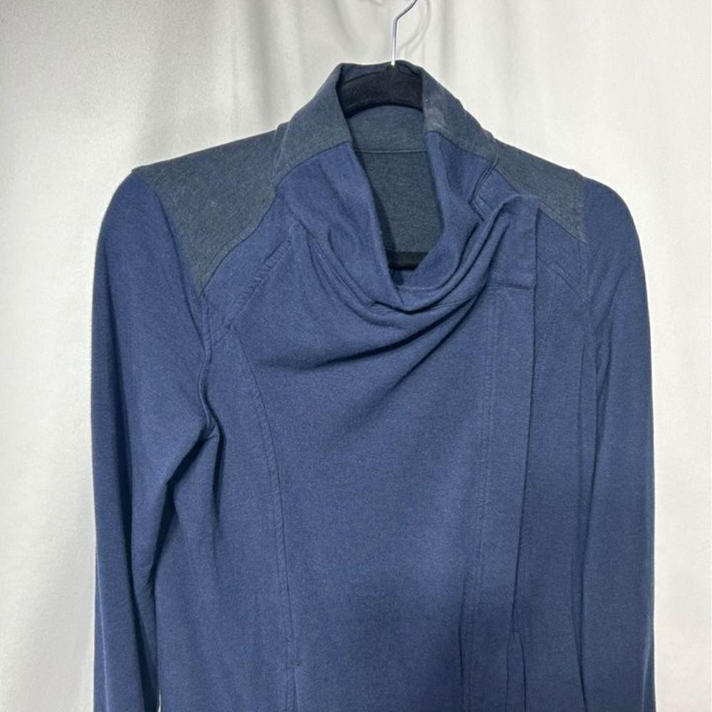 Lululemon woman’s cardigan wrap. 2 button, pockets. Size 4. Navy blue. - Picture 2 of 9